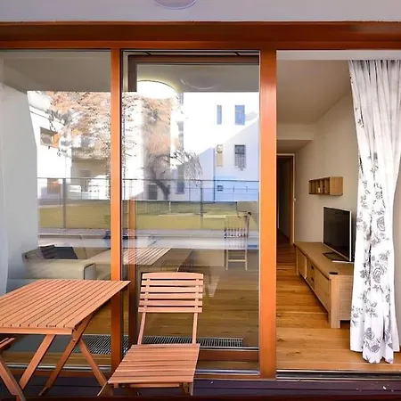 Legacy Duplex In Historic District By Rentez Lejlighed Prag
