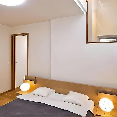 Daire Legacy Duplex In Historic District By Rentez Prag
