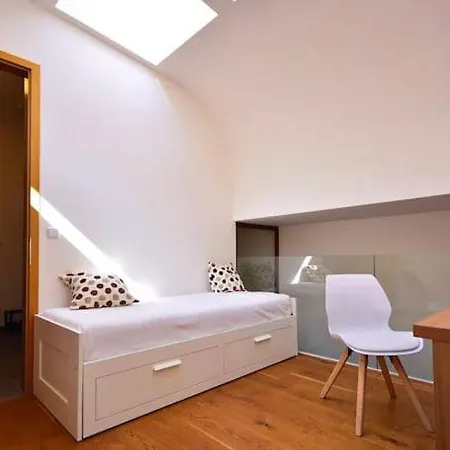 Legacy Duplex In Historic District By Rentez Apartment
