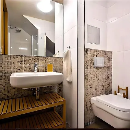 Legacy Duplex In Historic District By Rentez Apartment *