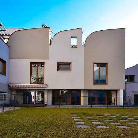 Legacy Duplex In Historic District By Rentez *